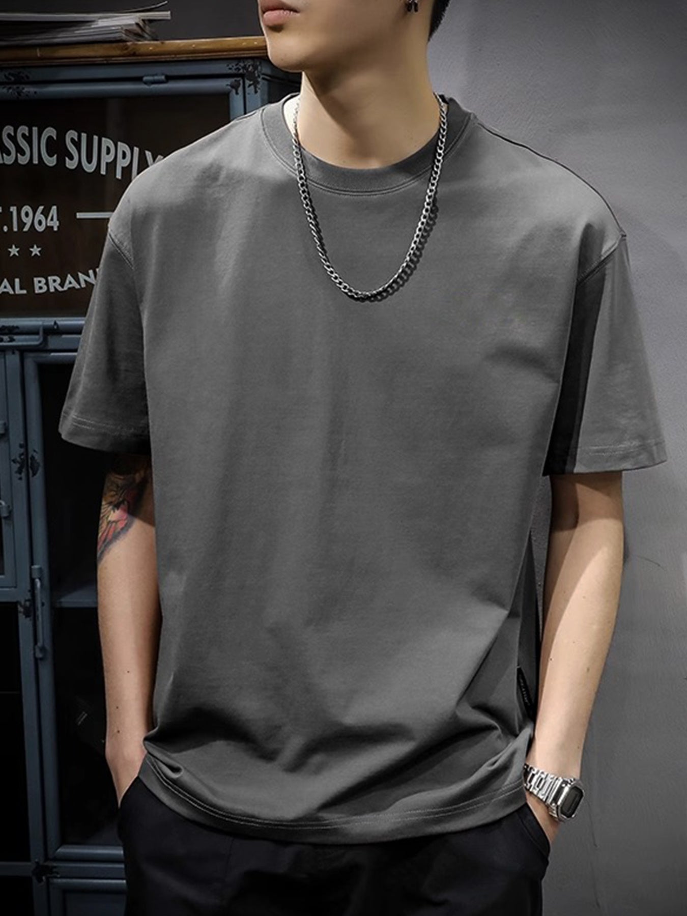 Men's Cotton Crew Neck Tee for Summer Comfort