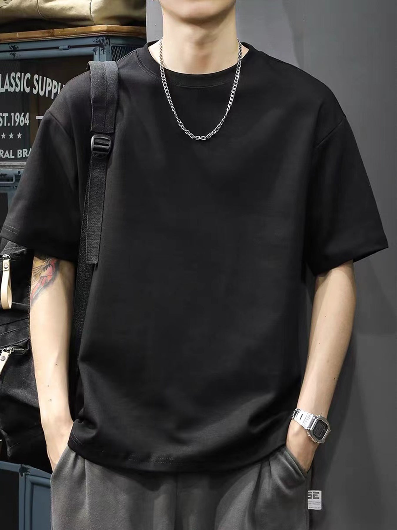 Men's Cotton Crew Neck Tee for Summer Comfort