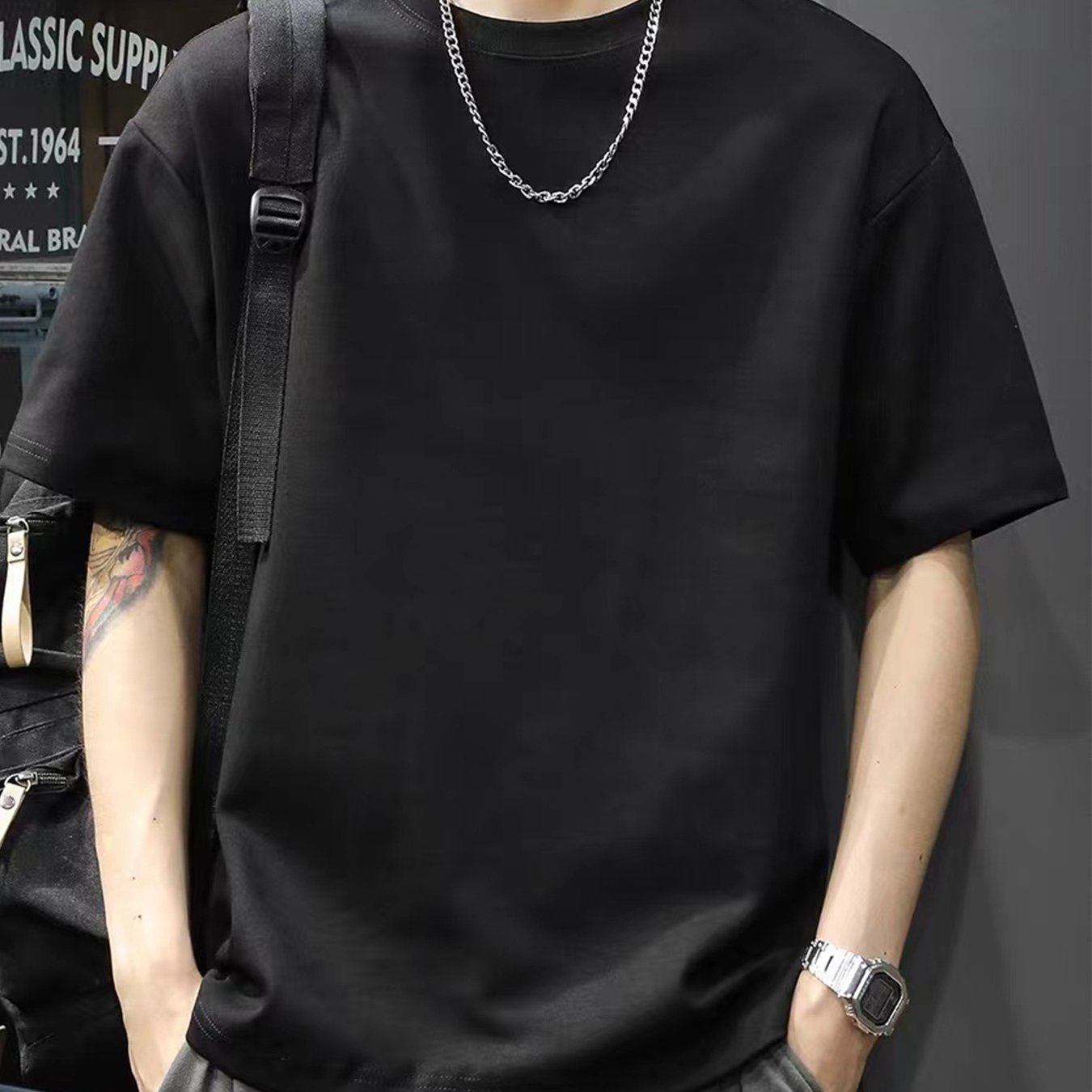 Men's Cotton Crew Neck Tee for Summer Comfort