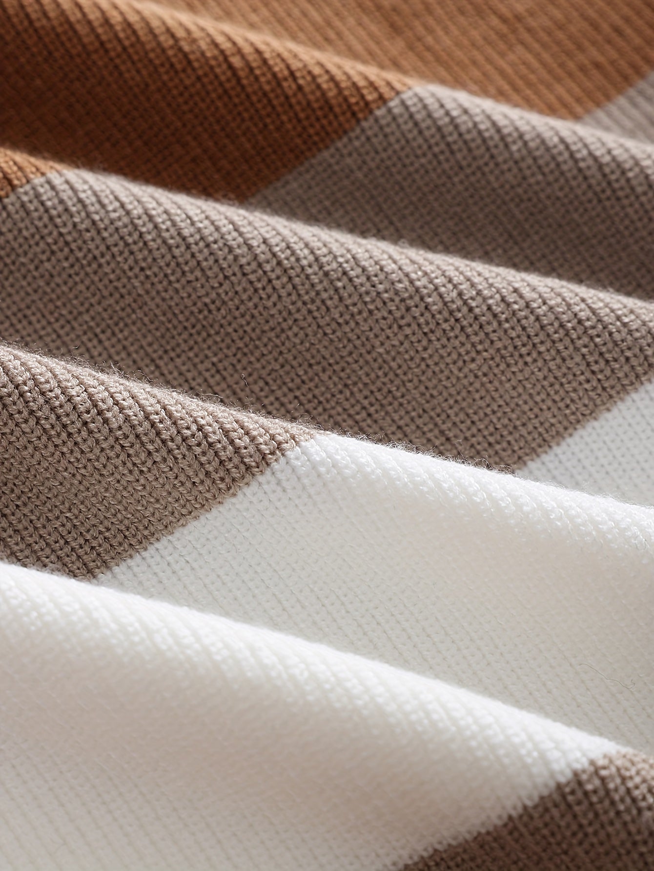 Stylish Color Blocked Men's Knitted Pullover for Active Wear