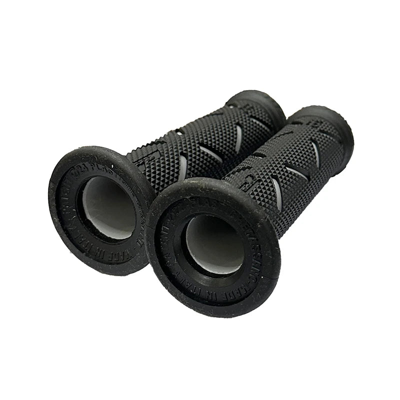 HookUpCo 22mm universal black rubber motorcycle handlebar grips with textured pattern and end caps.