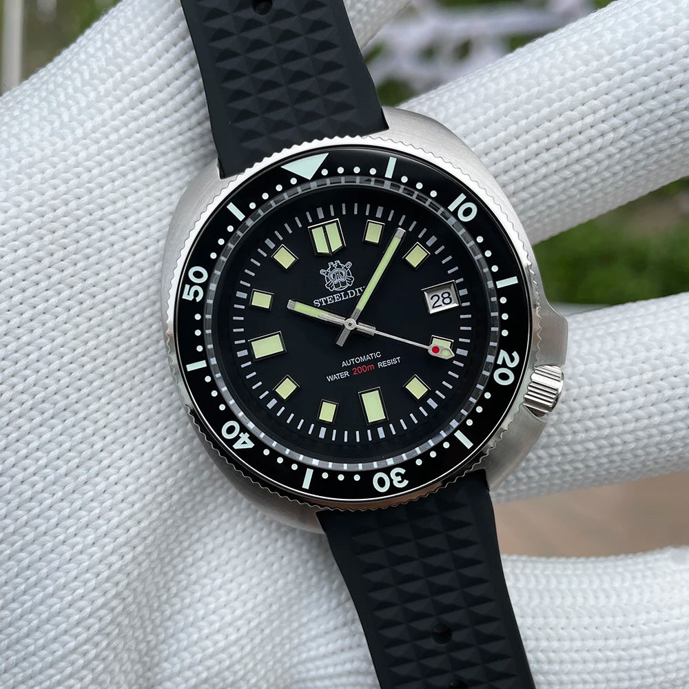 HookUpCo. 200M Dive Watch Series