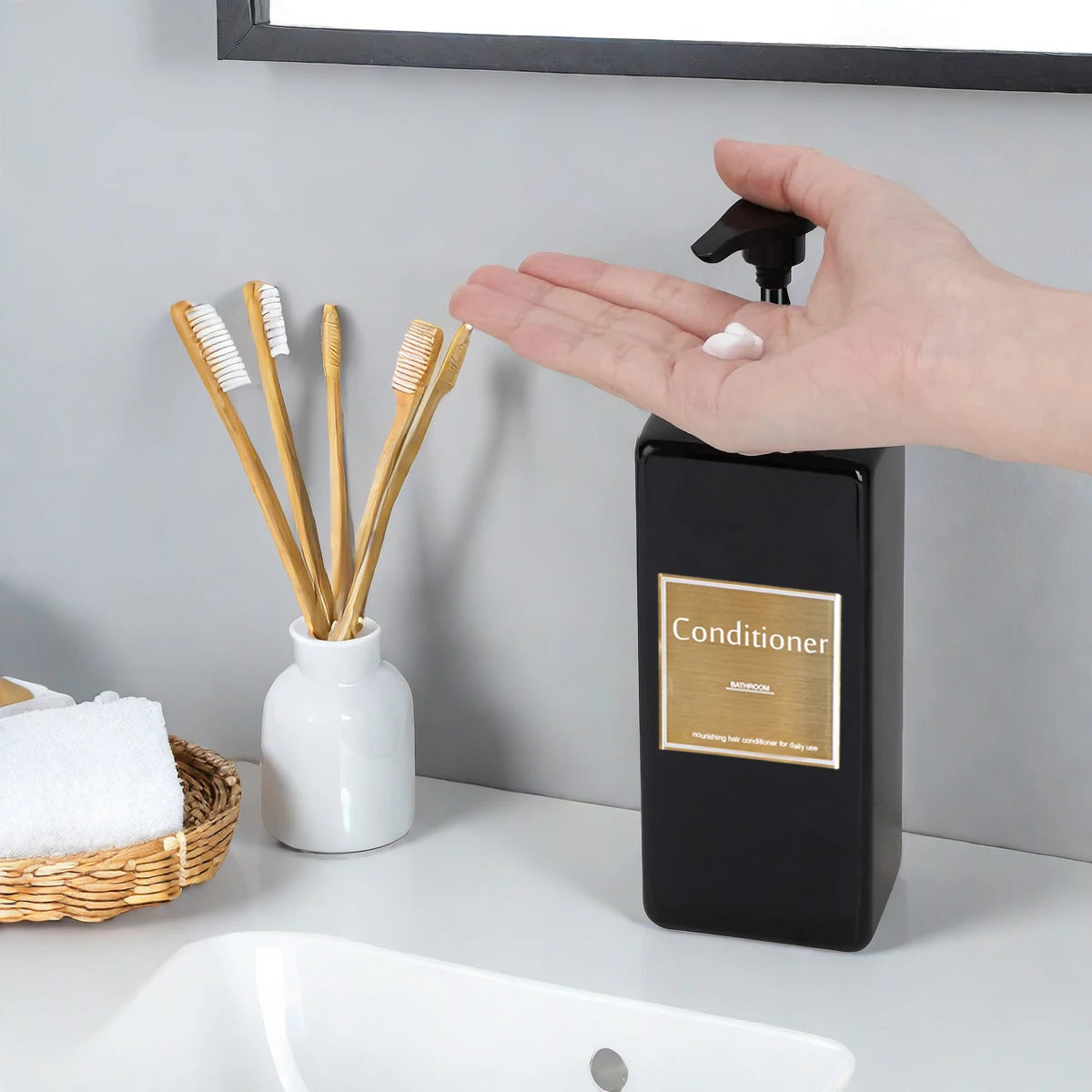 HookUpCo. Refillable Soap Dispenser Set