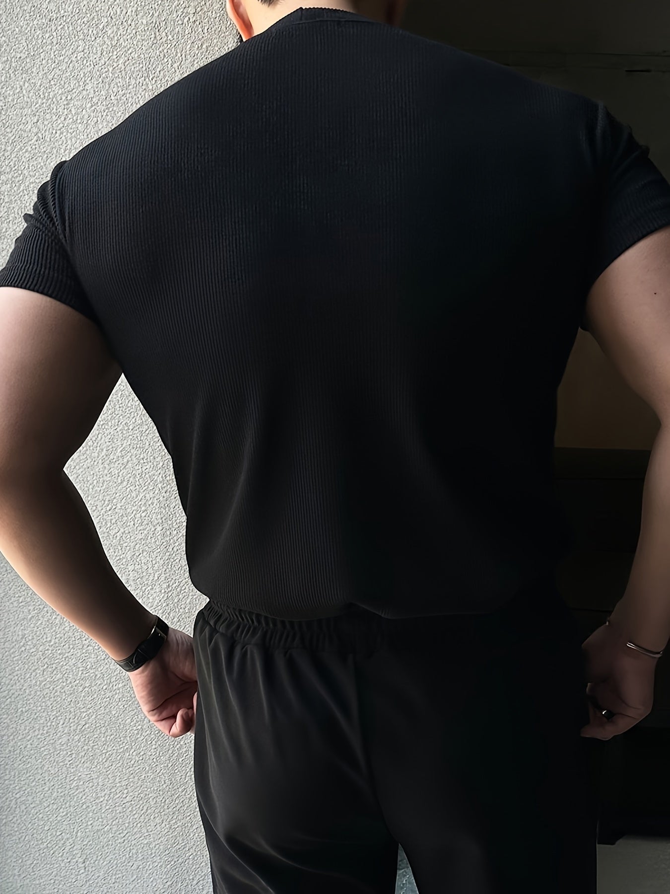 Summer Slim-Fit Crew Neck Tee for Active Men’s Wear