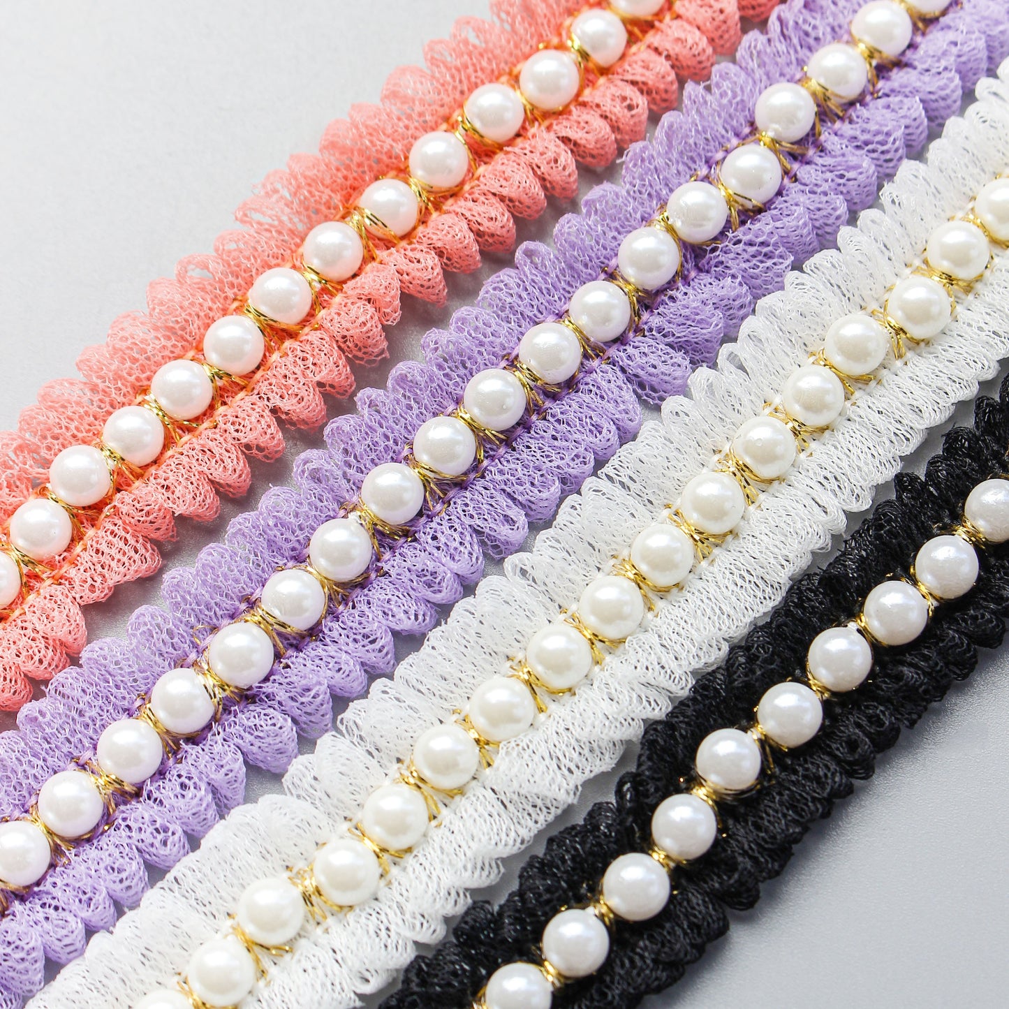 Elegant Pearl and Lace Adjustable Pet Collar for Stylish Pets